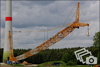 Fotogalerie - Raupenkran wird hochgezogen -  10.05.2014